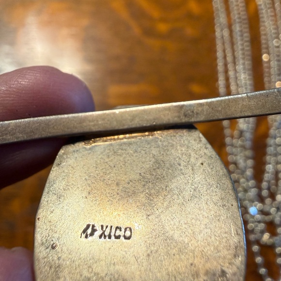 Mexican cuff bracelet stamped with lavender colored stone - Picture 3 of 3